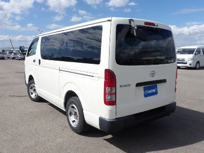 TOYOTA HIACE VAN