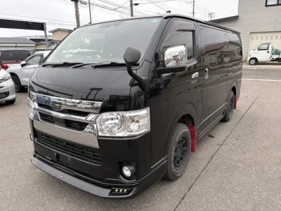 TOYOTA HIACE VAN