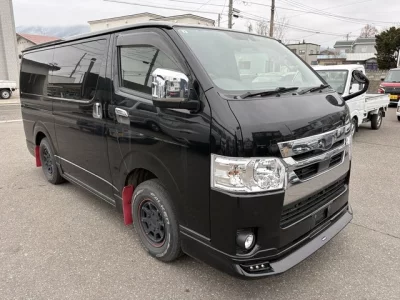 TOYOTA HIACE VAN