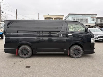 TOYOTA HIACE VAN