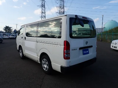 TOYOTA HIACE VAN