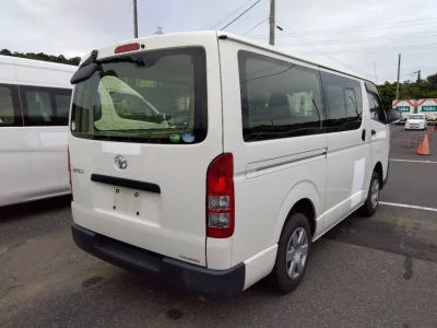TOYOTA HIACE VAN