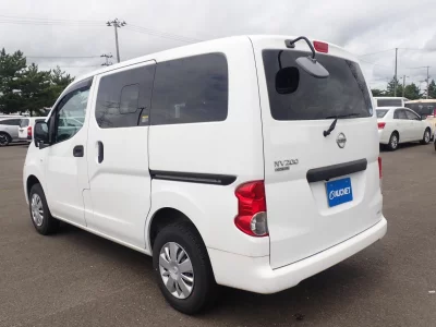 NISSAN NV200