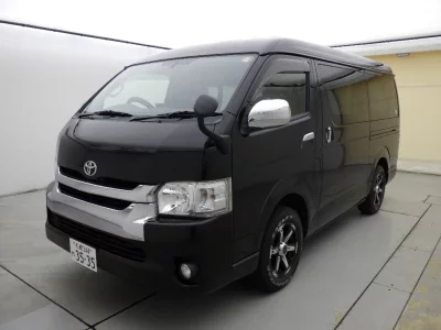 TOYOTA HIACE