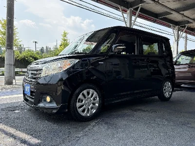 MITSUBISHI DELICA D2