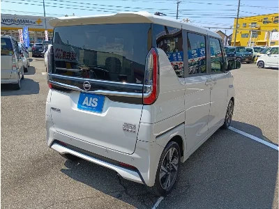 NISSAN ROOX