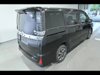 Цена авто Toyota Voxy с аукционов Японии, номер кузова ZRR85W, пробег 58 000, оценка 2