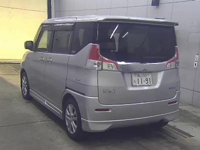 MITSUBISHI DELICA D2