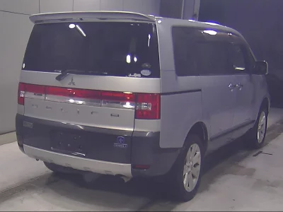 MITSUBISHI DELICA D5
