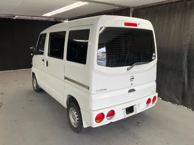 NISSAN CLIPPER VAN