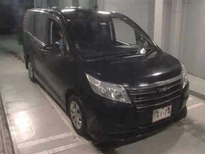TOYOTA NOAH