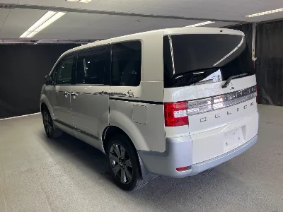 MITSUBISHI DELICA D5