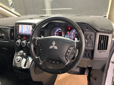 MITSUBISHI DELICA D5