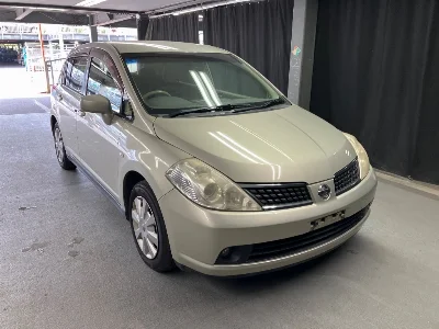 NISSAN TIIDA