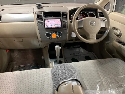 NISSAN TIIDA