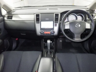 NISSAN TIIDA