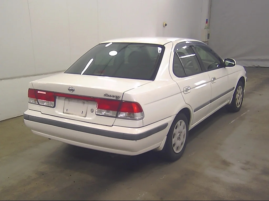 Nissan Sunny  с аукциона в Японии