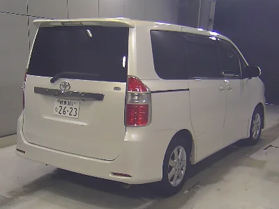 TOYOTA NOAH