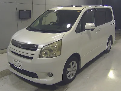 TOYOTA NOAH