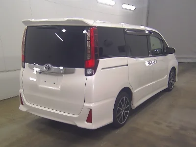 TOYOTA NOAH