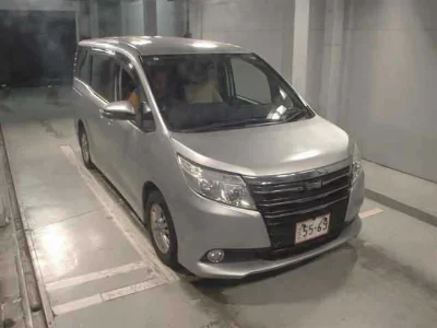 TOYOTA NOAH