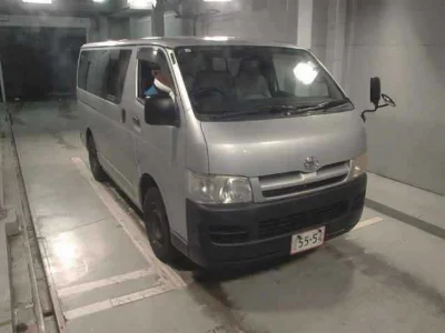 TOYOTA HIACE VAN
