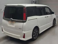 Цена авто Toyota Noah с аукционов Японии, номер кузова ZRR80W, пробег 70 000, оценка 6