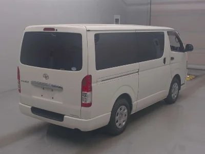 TOYOTA REGIUS VAN