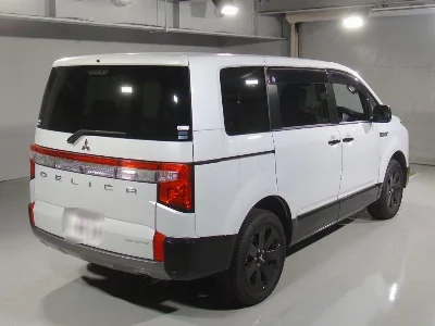 MITSUBISHI DELICA D5