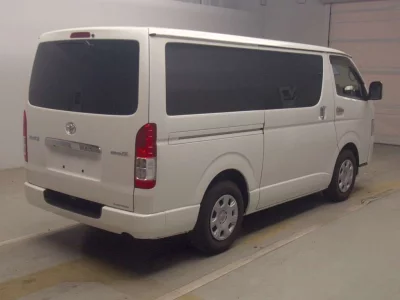 TOYOTA HIACE VAN