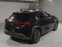 Цена авто Lexus UX250h с аукционов Японии, номер кузова MZAH10, пробег 39 000, оценка 8