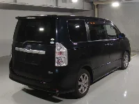 Цена авто Toyota Voxy с аукционов Японии, номер кузова ZRR70W, пробег 210 000, оценка 7
