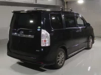 Цена авто Toyota Voxy с аукционов Японии, номер кузова ZRR70W, пробег 152 000, оценка 9
