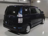 Цена авто Toyota Voxy с аукционов Японии, номер кузова AZR60G, пробег 103 000, оценка 2