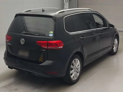 VOLKSWAGEN GOLF TOURAN