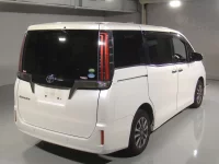Цена авто Toyota Esquire с аукционов Японии, номер кузова ZRR80G, пробег 103 000, оценка 8