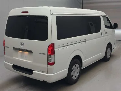 TOYOTA HIACE VAN