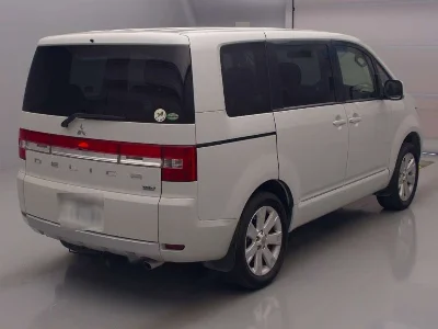 MITSUBISHI DELICA D5