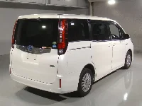 Цена авто Toyota Noah с аукционов Японии, номер кузова ZWR80G, пробег 95 000, оценка 3