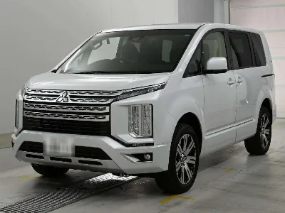 MITSUBISHI DELICA D5