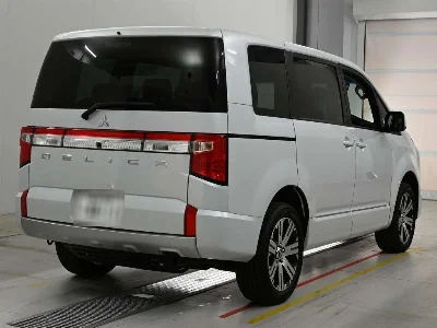 MITSUBISHI DELICA D5