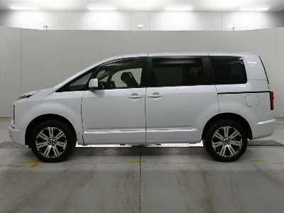 MITSUBISHI DELICA D5