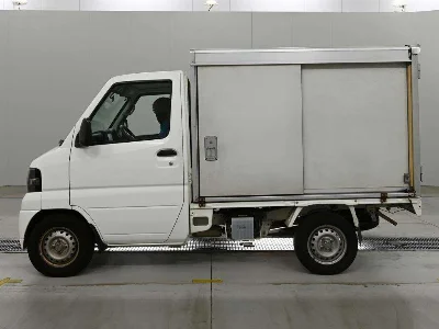 NISSAN CLIPPER TRUCK