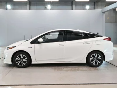 TOYOTA PRIUS PHV