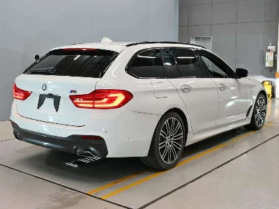 BMW 5 SERIES