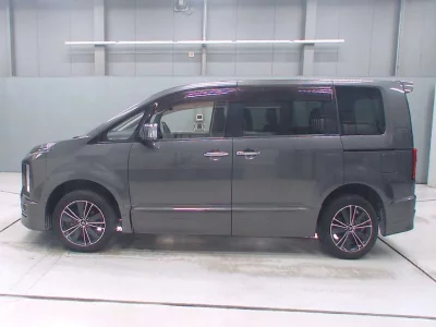 MITSUBISHI DELICA D5