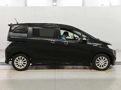 HONDA FREED SPIKE