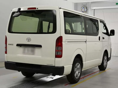TOYOTA HIACE VAN