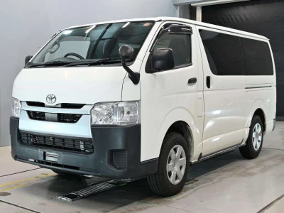TOYOTA HIACE VAN