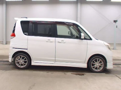 MITSUBISHI DELICA D2
